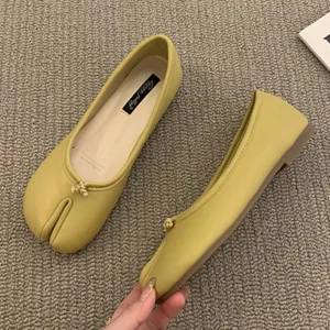 Chaussures de style japonais Tabi Ninja pour femmes, chaussures plates en cuir confortables, mocassins fendus, mocassins en jean Mary, chaussures de ballerine pour dames Chaussures de style japonais Tabi Ninja pour femmes, chaussures plates en cuir confortables, mocassins fendus, mocassins en jean Mary, chaussures de ballerine pour dames