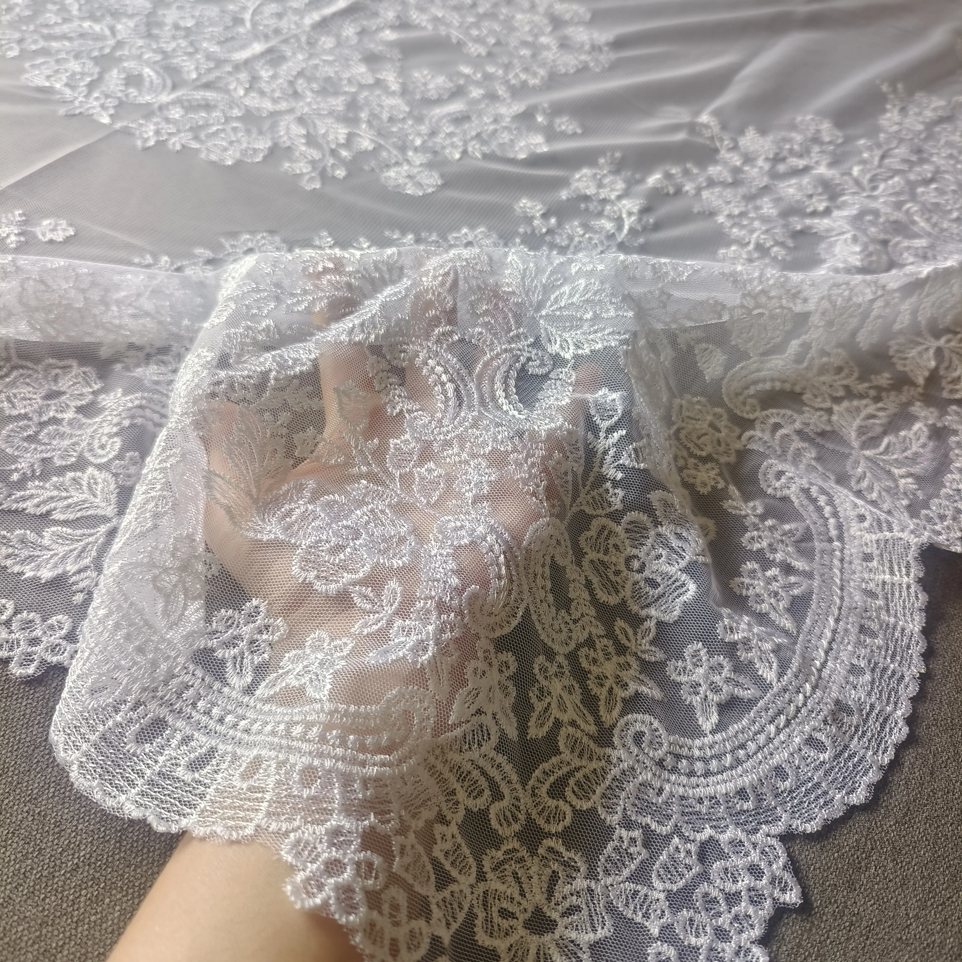 Mantille en dentelle espagnole blanche brodée Mantel De Encaje Fallera Manteleta fallera blanca