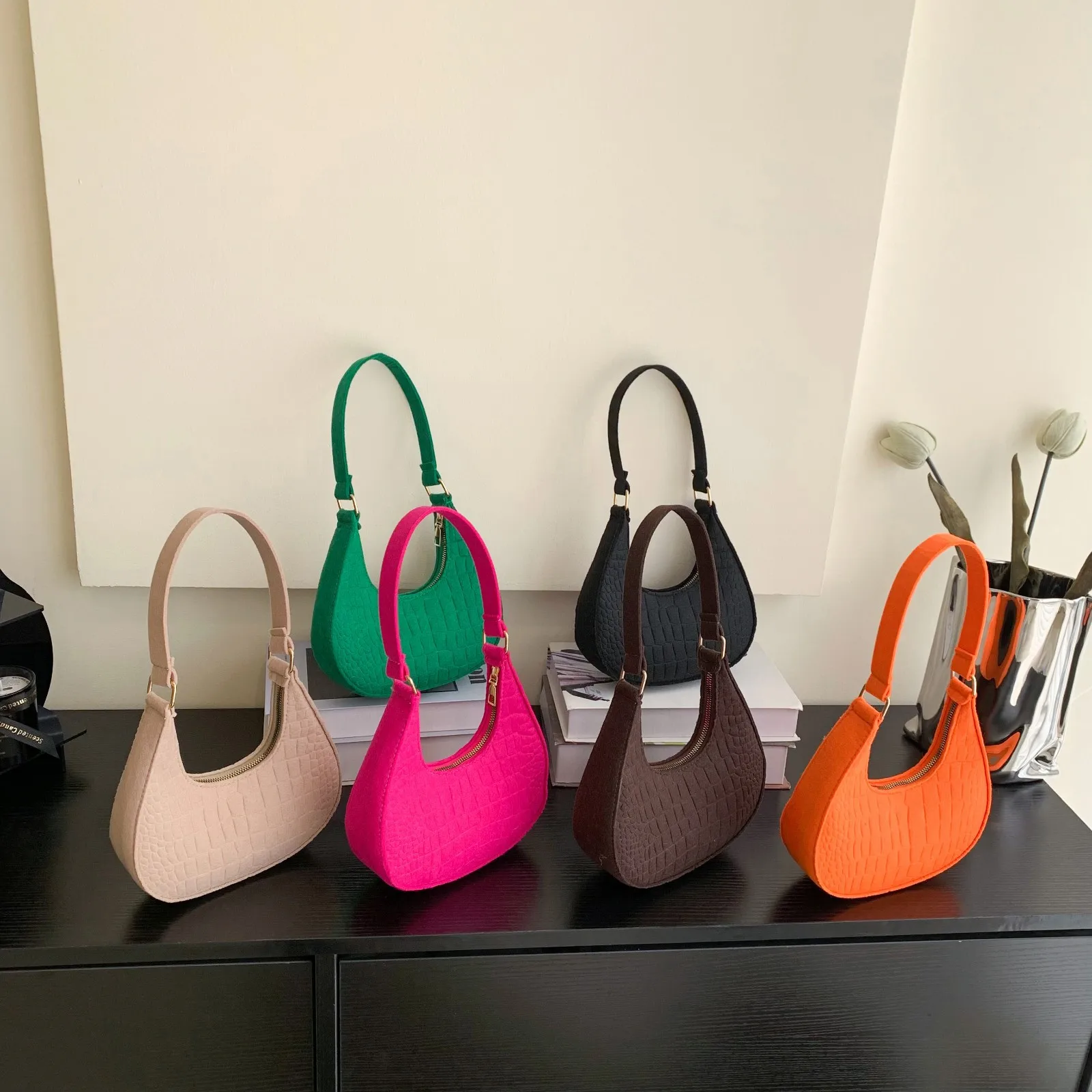 Sac à main en feutre pour femmes, sac sous-axillaire de styliste, sacs à bandoulière exquis, sac de selle en croissant pour dames, sac à aisselles avancé