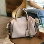 Sac à main en cuir véritable avancé pour femmes, grand sac Boston assorti avec tout, sac à bandoulière de luxe décontracté, fourre-tout, 2025