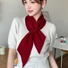 1 morceau d'écharpe croisée élégante de couleur unie pour femme, écharpe simple assortie au quotidien, polyvalente et à la mode.