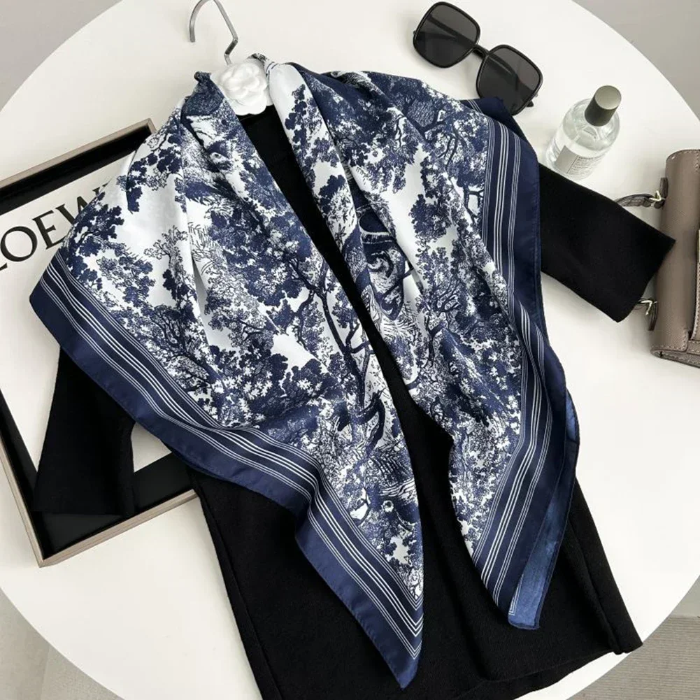 Foulard en soie 90x90cm, marque de luxe de styliste, tête d'impression de cheveux, grand mouchoir Hijab châle pour femmes, Bandanna, Foulard silencieux