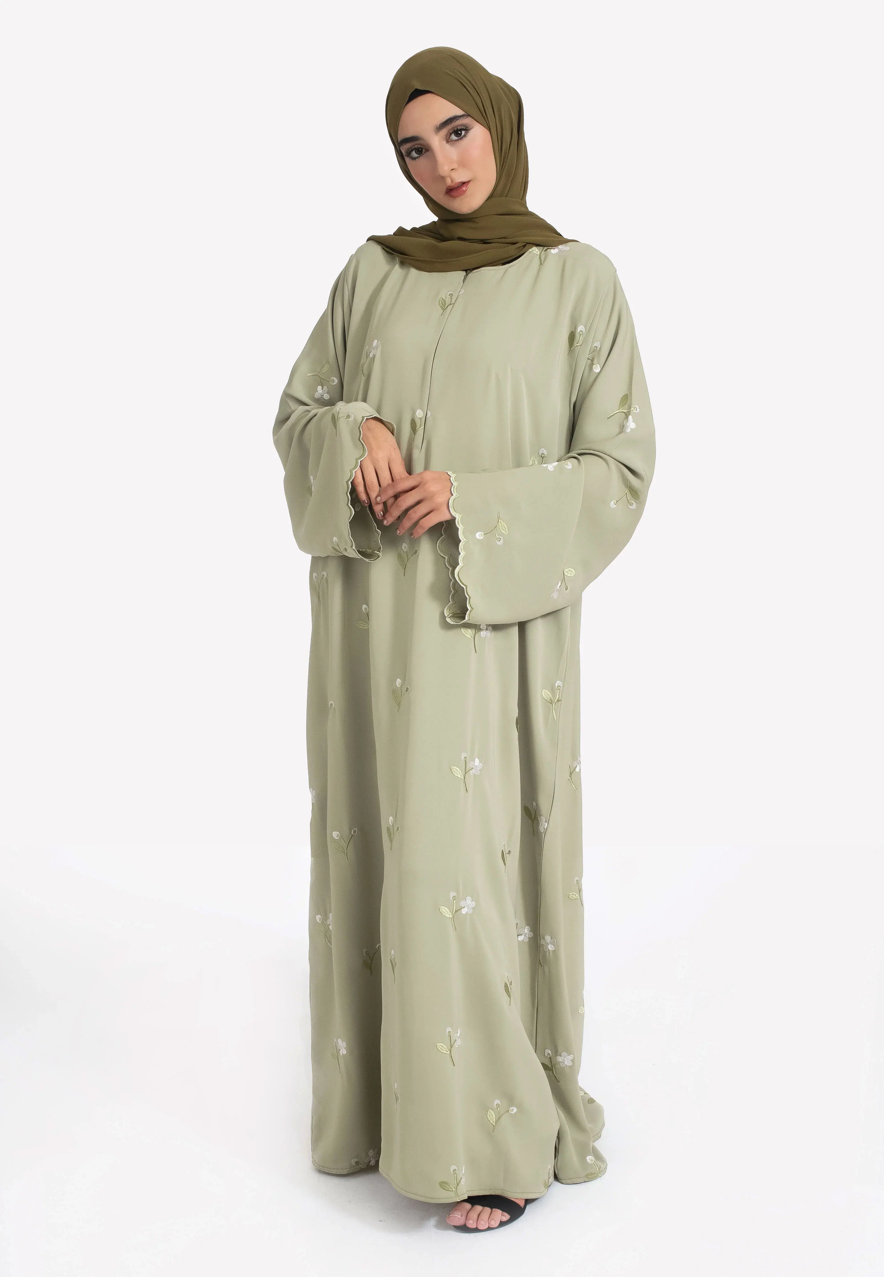 Abaya islamique musulman élégant pour femmes, broderie florale vert clair, poignets délicats, idéal pour les États-Unis, l'Arabie Saoudite, le Qatar