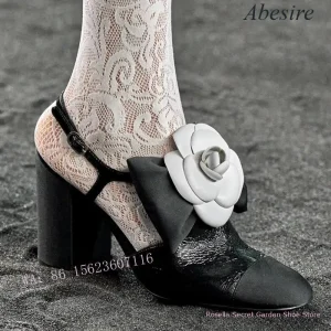Sandales à Talon Optique Noir et Blanc pour Femme, Décoration de Fleurs, Nouvelle Mode, Niche, Parker Peu Profond, Polyvalent, Style Français, Tendance Fermée