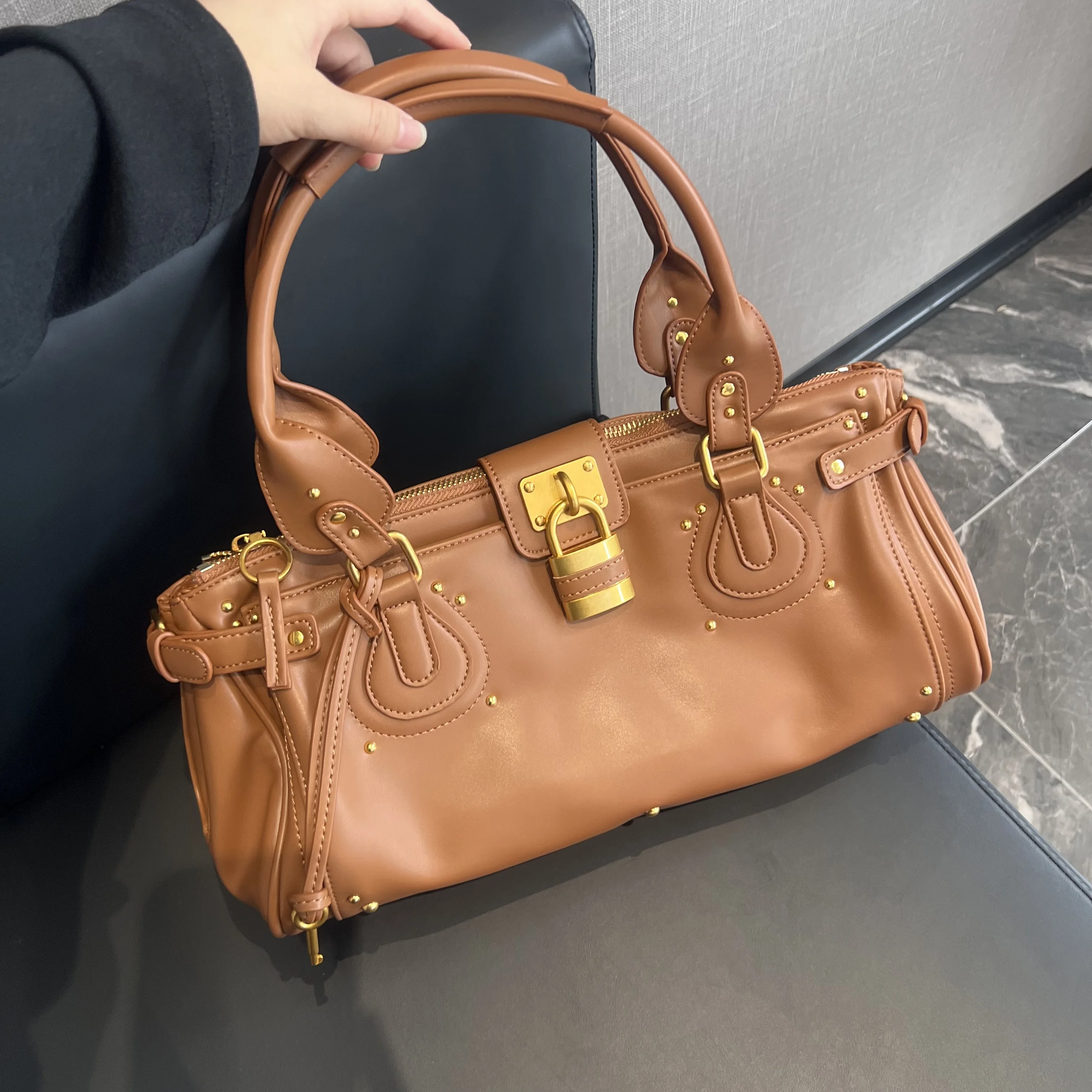 Pochette de luxe à poignée en métal pour femmes, sac à bandoulière exquis sous les bras, sacs à boucle de verrouillage, fourre-tout