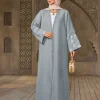 abaya gris clair élégant pour dames islamiquesbroderie florale pour les célébrations du ramadan à dubaï, du koweït et du moyen orient, usage quotidien