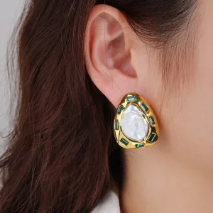 Boucles d&rsquo;oreilles à clous en perles baroques naturelles incrustées de pierres précieuses colorées, Design élégant et Unique