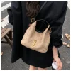 sac seau automne hiver 2025, sac à bandoulière tendance d'inspiration vintage, sac à main chic pour femmes, fourre tout élégant indispensable
