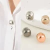 4 pièces de clips magnétiques pour chemises et pantalons à la mode, attaches magnétiques compactes détachables – convient aux chemises, colliers, poignets, écharpes – décoration de boutons de couleurs mélangées