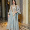 abaya musulman de luxe de style dubaï, vert clair avec des embellissements de paillettes dorées et brillantes, idéal pour les galas de la haute société arabe, nouvelle collection 2025