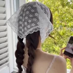 Dentelle fleur tempérament élégant dentelle femme fleur blanc doux Triangle écharpe mince ruban respirant Style artistique Photo de voyage