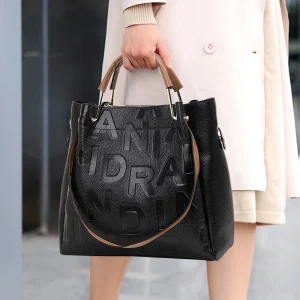 Sac à main pour femme noir haut de gamme en cuir de vache de haute qualité avec grande capacité et imprimé de lettres