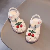 sandales à semelle souple pour bébé, chaussures de marche pour enfants, ajourées, antidérapantes, chaussures de plage pour filles, mignonnes cerises, douces et respirantes, nouvelle collection été 2025