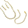 ensemble de bijoux en strass plaqué argent brillant, collier, boucles d'oreilles, bracelet, collection d'accessoires en trois pièces