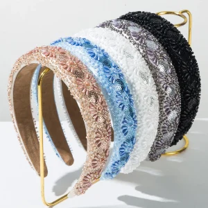 Nouveau bandeau minimaliste et polyvalent avec perles de riz et paillettes cousues à la main, exuding un haut crânien élevé et un style extérieur