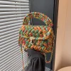 sac à bandoulière élégant au crochet avec pompon pour dames, sac fait à la main de style tendance avec textures tressées, nouvelle collection