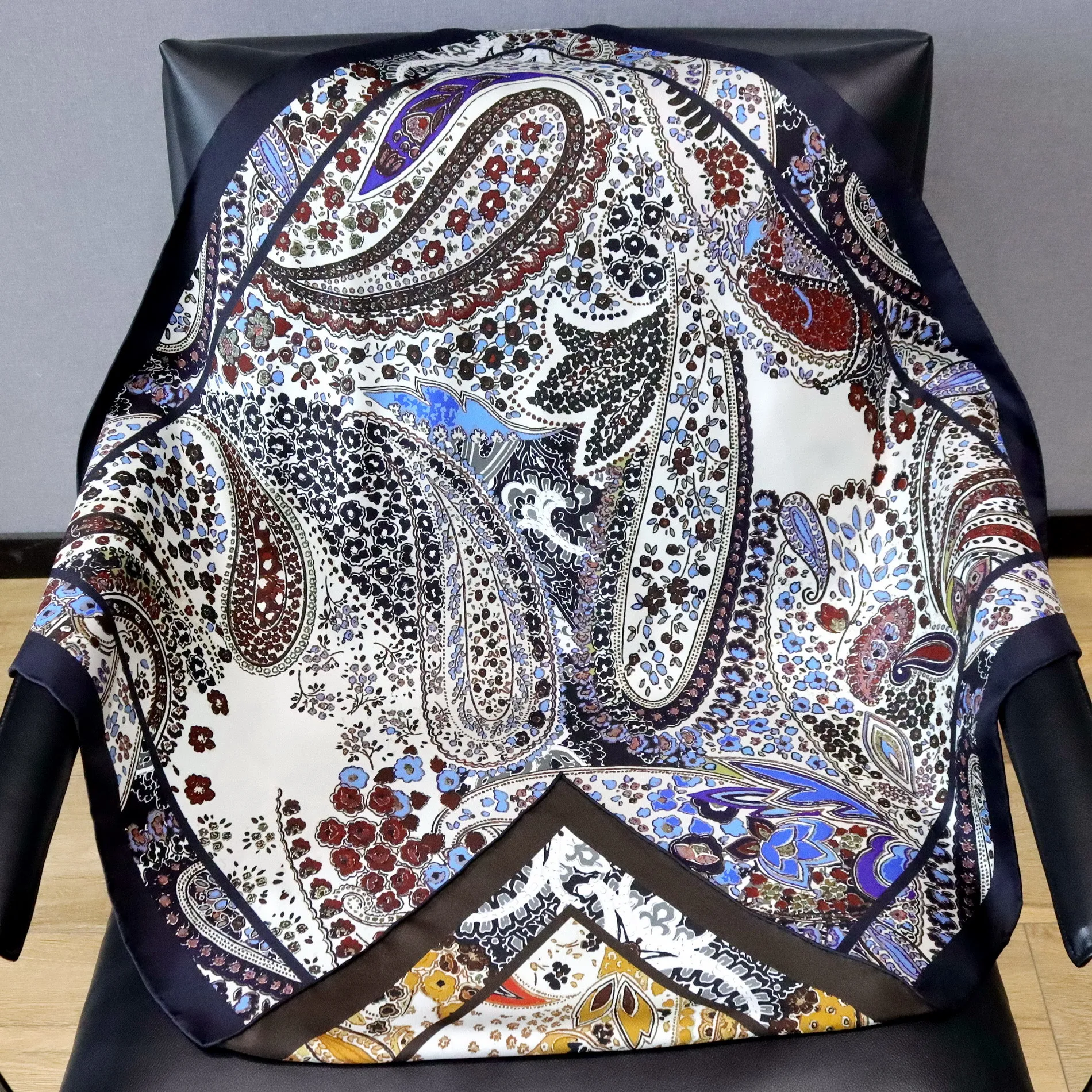 Écharpe imprimée double face en soie 90CM, écharpes de mûrier pour femmes, bijoux de luxe de styliste, bords à roulettes, Bandanas, sac, accessoires pour cheveux, Paisley