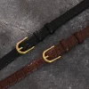 Ceinture en cuir véritable rétro pour femme, ceinture fine pour femme, ceinture en jean pour femme, structure en métal doré, environnement de luxe, mode de créateur