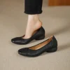 chaussures plates confortables à semelle souple pour femmes, nouveau style d'automne 2025, chaussures en cuir souple à talons bas, chaussures à enfiler à talons épais, meilleures ventes