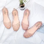 Sandales confortables à semelles plates pour femmes, chaussures de plage ajourées à bouche peu profonde, en gelée, respirantes, transparentes, scintillantes, été