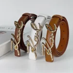 Ceinture pour femme avec boucle en alliage de lettres ondulées, fabriquée méticulement en matériau PU durable. Avec un design élégant et moderne