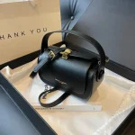 Sac à bandoulière rétro classique pour femme, sac à main à rabat, sacs carrés, grande capacité, cuir texturé, initié, noir, polyvalent, nouveau, 2024