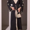 abaya noir islamique élégant de dubaï pour femmes musulmanes, design ceinturé avec nœud détaillé, robe longue modeste pour le moyen orient, nouvelle collection 2025