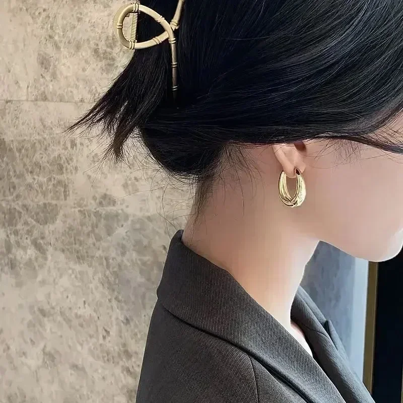 Boucles d'oreilles créoles ovales minimalistes pour femmes, géométrie en métal, document doré, cadeau de bijoux féminins, nouveau design, tendance de la mode