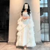 Robes de soirée élégantes d&rsquo;arabie saoudite, droites, sans bretelles, plis, châle, longueur au sol, traîne de balayage, robes de soirée blanches à plusieurs niveaux