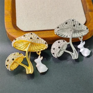 Broches en strass sur le thème des animaux mignons pour femmes ; Champignons et lapin, parfaites pour les fêtes décontractées ou comme cadeaux de bijoux.