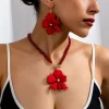 ensemble de bijoux multicouches de luxe léger, collier de fleurs irrégulières, boucles d'oreilles en métal exagéré, chaîne de clavicule