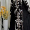 abaya musulman noir avec col montant col en v exquis broderie florale bleu blanc accents dorés idéal pour les réunions du ramadan