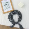 Écharpe foncée triangle châle femmes 2025 printemps et été nouvelle tendance rétro française tout match atmosphère sens cou écharpe bandeau