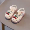 Sandales à semelle souple pour bébé, chaussures de marche pour enfants, ajourées, antidérapantes, chaussures de plage pour filles, mignonnes cerises, douces et respirantes, nouvelle collection été 2025