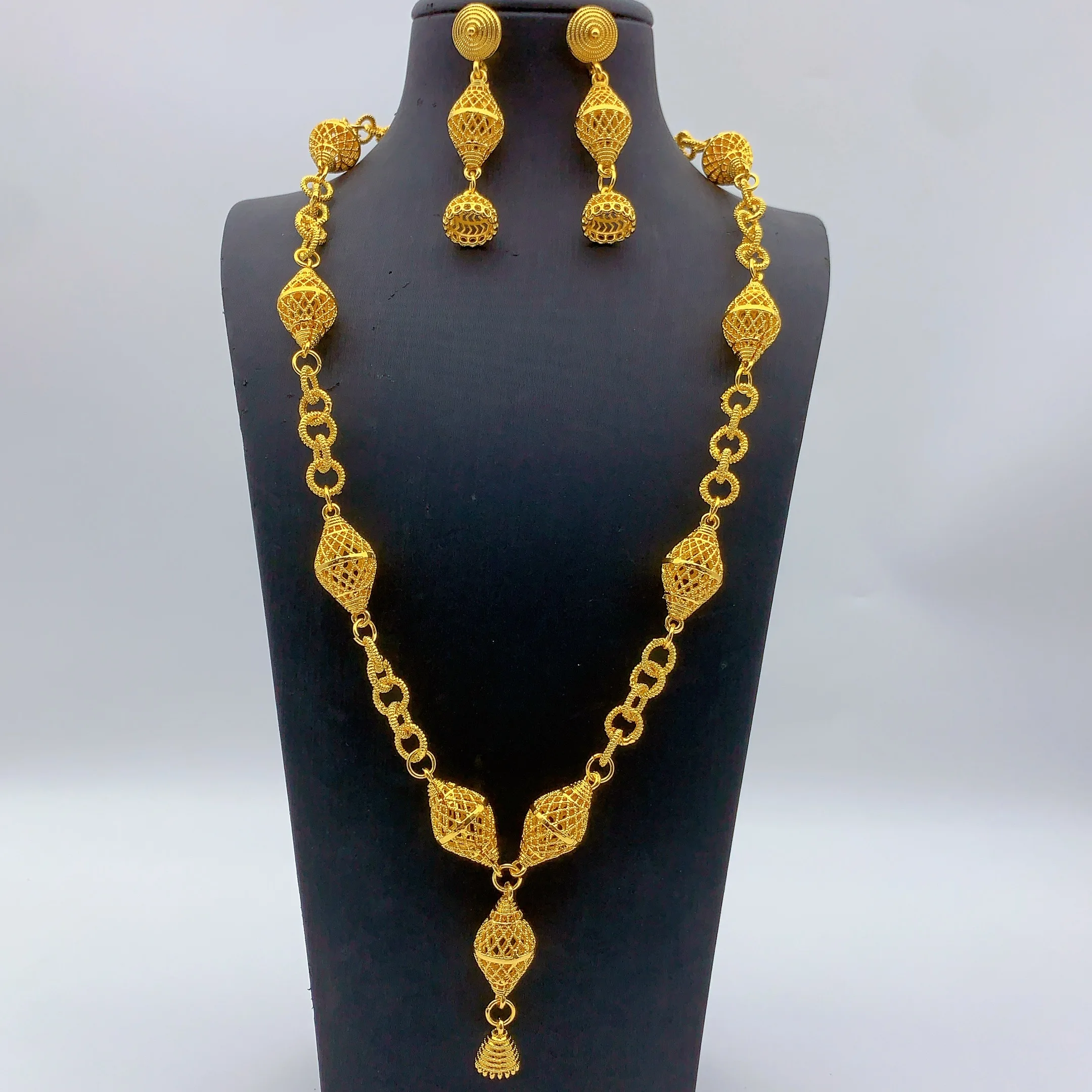 Ensemble de bijoux brésiliens plaqués or 24 carats pour femmes, Long collier, boucles d’oreilles, bijoux de mariée africaine nigériane de dubaï Ensemble de bijoux brésiliens plaqués or 24 carats pour femmes, Long collier, boucles d’oreilles, bijoux de mariée africaine nigériane de dubaï