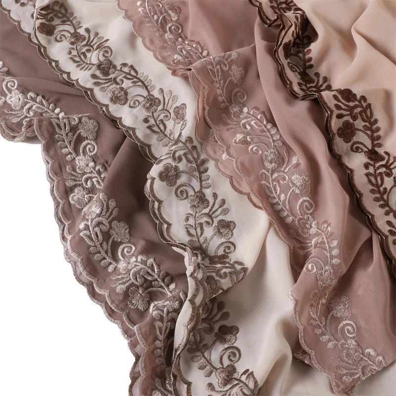 hijabs pour femmes longue écharpe châle en mousseline de soie trèfle brodé bord en dentelle léger respirant couleur unie perle en mousseline de soie dentelle musulmane