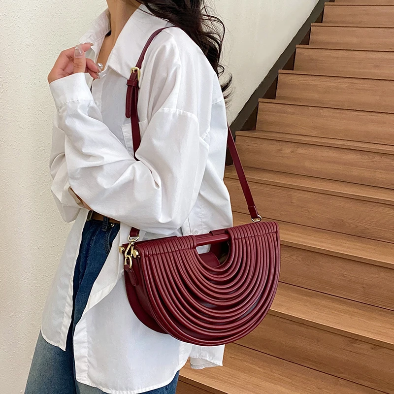 Pochette de soirée de luxe pour femmes, sac à bandoulière demi-lune à nouilles dorées, sacs à main de luxe de styliste pour dîner de mariage, 2025