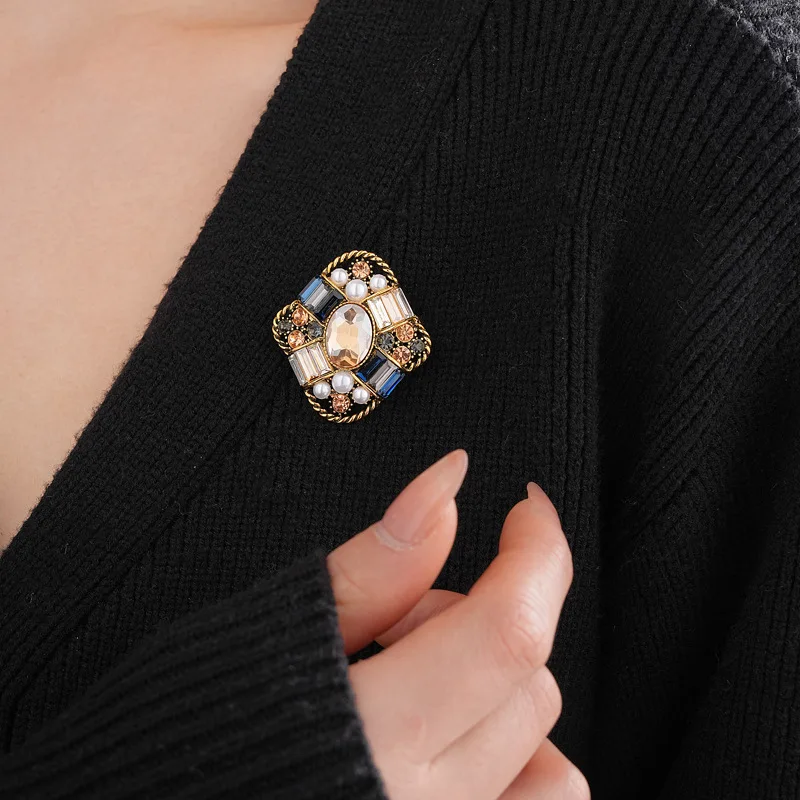 Broches Vintage en Imitation de perles pour femmes, broches géométriques en losange de Style palais, Corsage de luxe pour vêtements, Badge, bijoux