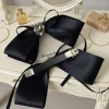 barrette classique en ruban à nœud noir pour femme ; accessoire mignon pour épingle à cheveux et pince à queue de cheval ; bandeau noir parfait pour les filles.