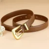 ceinture en cuir véritable pour femme, cuir bordeaux avec structure en métal doré, mode décontractée de luxe, environnement pour robes en jean