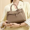 nouveau sac fourre tout à la mode pour femmes, sac à bandoulière de luxe en cuir véritable, sac casual polyvalent, sac à main haut de gamme en peau de vache de première couche, sac à main de shopping de banlieue, sac à bandoulière hydrofuge