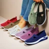 chaussures d'été respirantes et antidérapantes à semelle souple pour personnes âgées, chaussures plates de marche décontractées pour femmes d'âge moyen et âgées