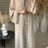 abaya beige élégant de dubaï pour femmes musulmanes – intrument conçu avec une pièce de broderie multicolore dans la mode modeste islamique