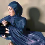 Écharpe Hijab légère et soyeuse pour femmes musulmanes, châle uni, bandeau, Turban islamique, châle plissé brillant
