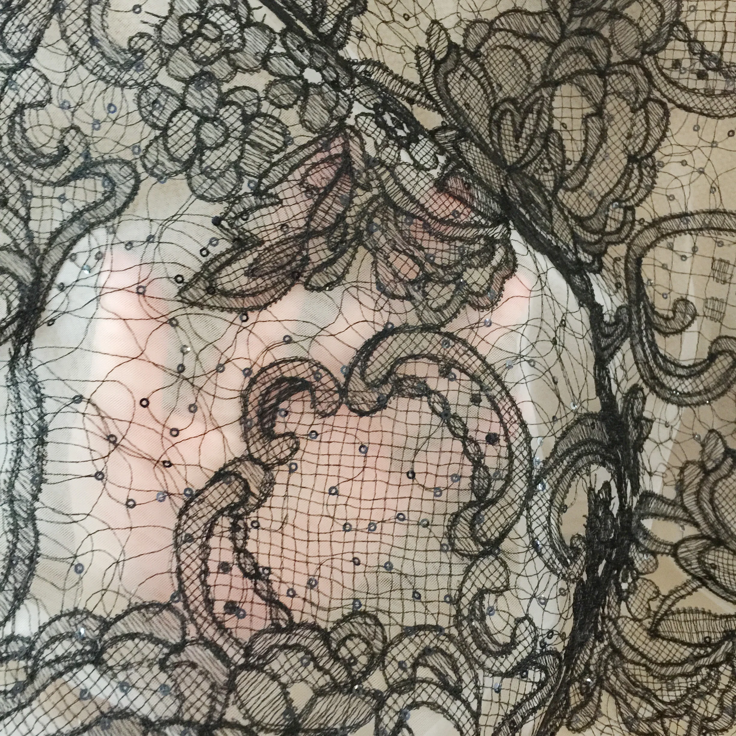 tissu en dentelle alençon à sequins avec capuchons en dentelle, broderie florale noire ivoire, robe de mariée, 1 mètre