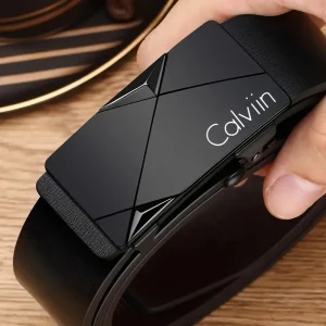 La ceinture intérieure sans dents pour hommes est décontractée, à la mode et simple. La ceinture à boucle automatique est une ceinture unique pour jeune homme