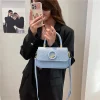 pochette tendance pour femmes, silhouette élégante en faux cuir, adaptée aux soirées, événements, mariages, fêtes, élégante et compacte