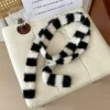 Écharpe en peluche rayée pour femmes, design de niche, sens spice girl, décoration polyvalente, version coréenne, écharpe longue fine et étroite
