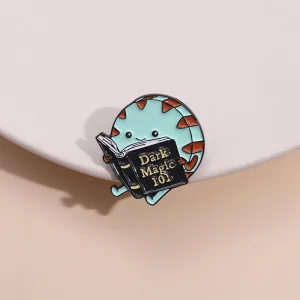 Épingles en émail magiques foncées, personnage de dessin animé, temps d&rsquo;aventure, livres de lecture, broches, Badge à revers, vente en gros, bijoux décoratifs, cadeau