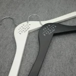 Cintre de mariage personnalisé, cintre en tissu pour robe de mariée, cintre pour marié, cadeau de fête de mariage, cadeau de réception nuptiale pour Couples